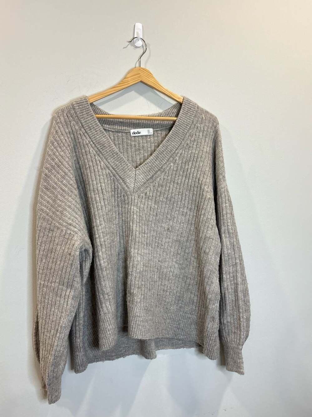 Elodie Gray Ribbed V-Neck Sweater Size XL